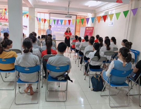 Đại diện sữa hoàng gia Royal Ausnz tại Việt Nam training sản phẩm cùng đội ngũ nhân sự Bibo Mart