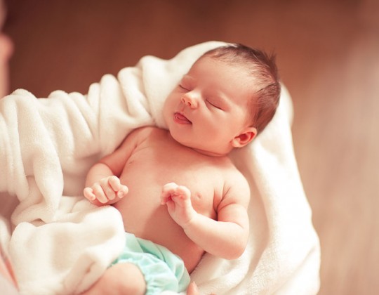 Chọn sữa cho trẻ sơ sinh mới đẻ tốt nhất, mẹ phải ghi nhớ những điều này