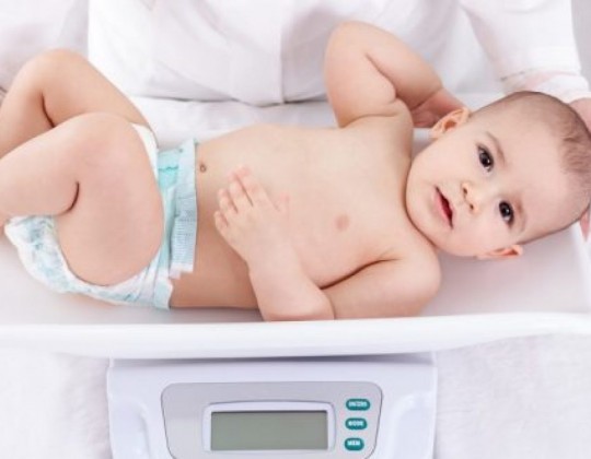 Bé 8 tháng lười ăn, chậm lớn uống ngay sữa tăng cân cho bé 8 tháng này